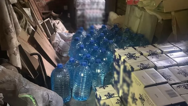 Поддельный алкоголь и табак, изъятые в Харькове