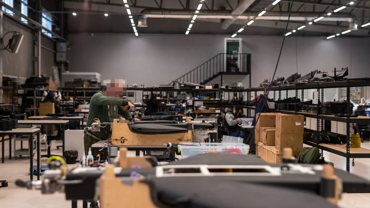 Производство дальнобойных дронов на мощностях одной из украинских компаний / Фото: Офис Президента