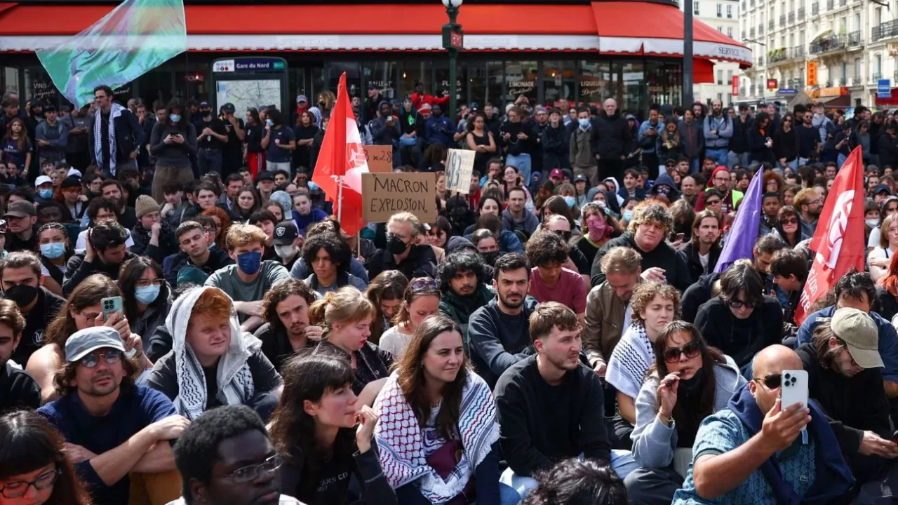Протестующие в районе Северного вокзала в Париже / Фото: Reuters