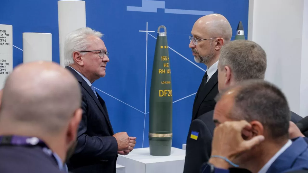 Denys Shmyhal and Armin Papperger at the DSEI exhibition / Photo: Ministry of Defense