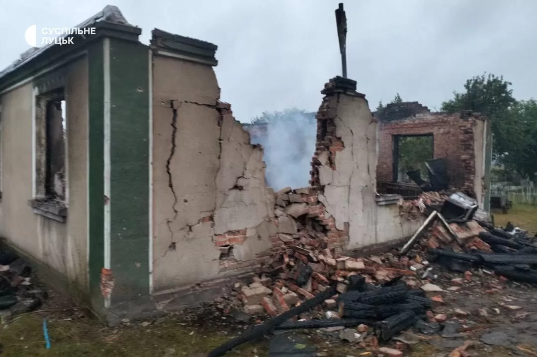 Знищений авіаснарядом будинок на Волині / Фото: Суспільне Луцьк