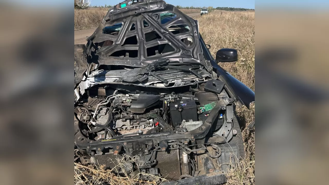 Знищена російським БпЛА автівка / Фото: Харківська обласна прокуратура
