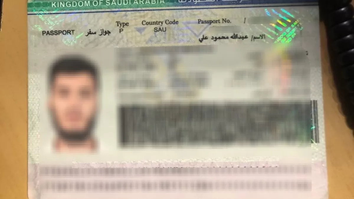 Нарушитель признался, что направлялся к родственникам в Бельгию, а поддельный документ приобрел за 550 долларов в Саудовской Аравии / Фото ГПСУ