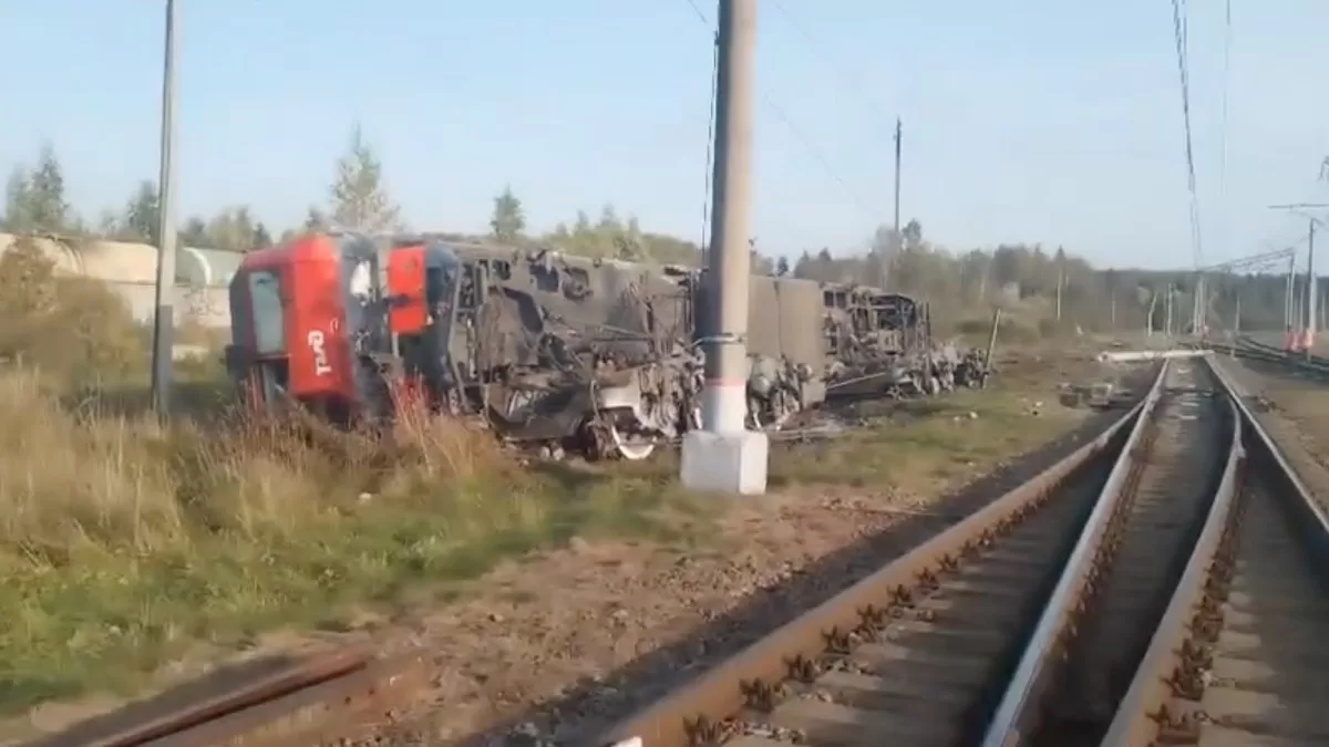 На перегоні Малоархангельськ — Глазунівка під час перевірки залізничних під час підриву однієї з бомб загинули двоє співробітників Росгвардії / Скріншот