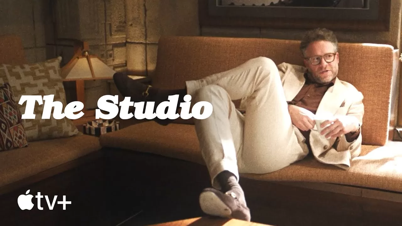 Кадр з серіалу “Кіностудія”