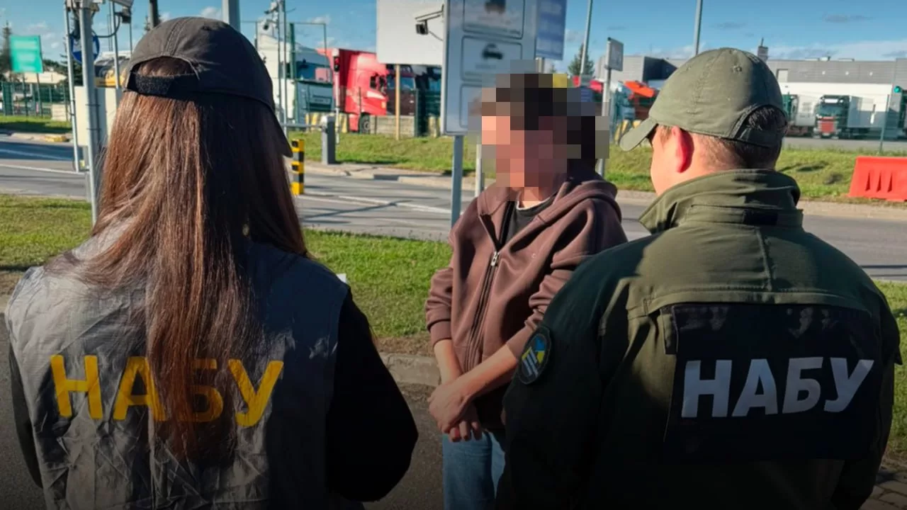 Передачу підозрюваної співробітникам НАБУ здійснили в міжнародному пункті пропуску "Краківець – Корчова" / Фото: НАБУ