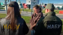 Передачу підозрюваної співробітникам НАБУ здійснили в міжнародному пункті пропуску "Краківець – Корчова" / Фото: НАБУ