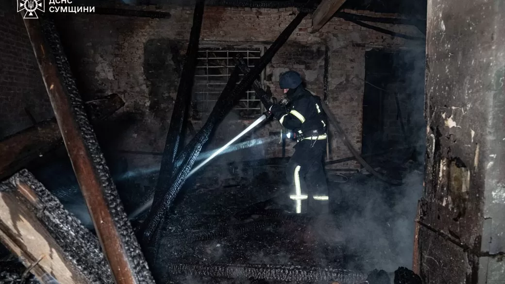 Ликвидация пожара в Сумах / Фото: ГСЧС