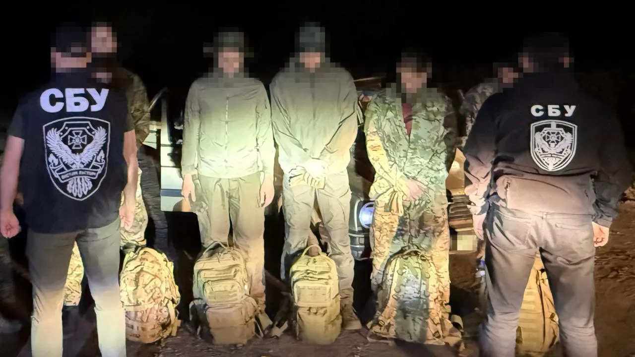 СБУ и Нацполиция задержали еще 10 организаторов «схем для уклонистов» в западных, центральных и южных регионах Украины / Фото СБУ