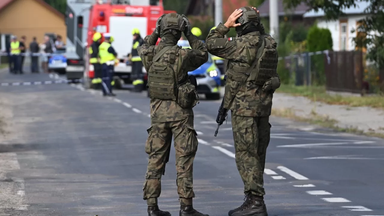 Службы на месте происшествия в селе Вирики, 10 сентября / Фото PAP