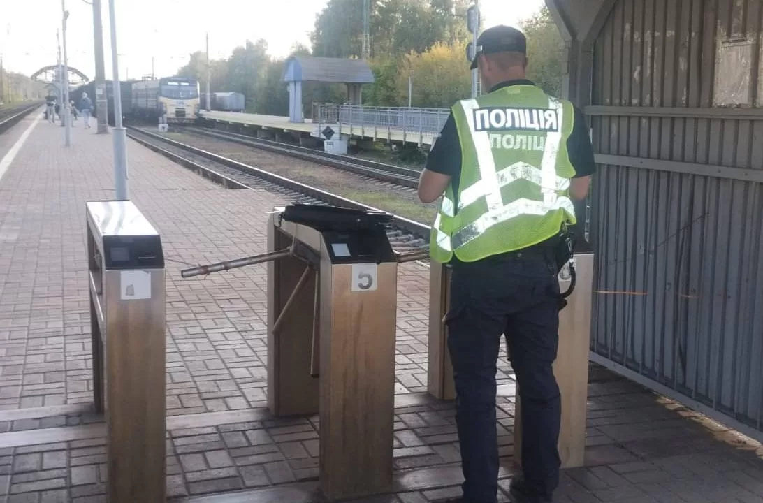 У Києві 13-річний хлопець втратив ногу після падіння під потяг / Фото: Нацполіція