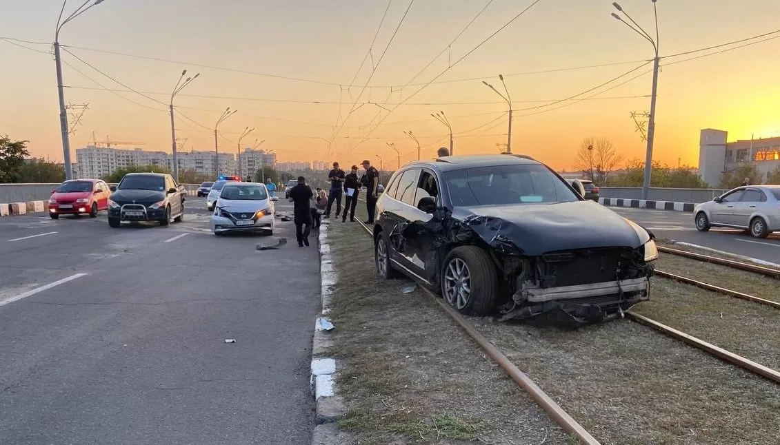 В Харькове подросток устроил тройное ДТП / Фото: Telegram-канал monitor 1654