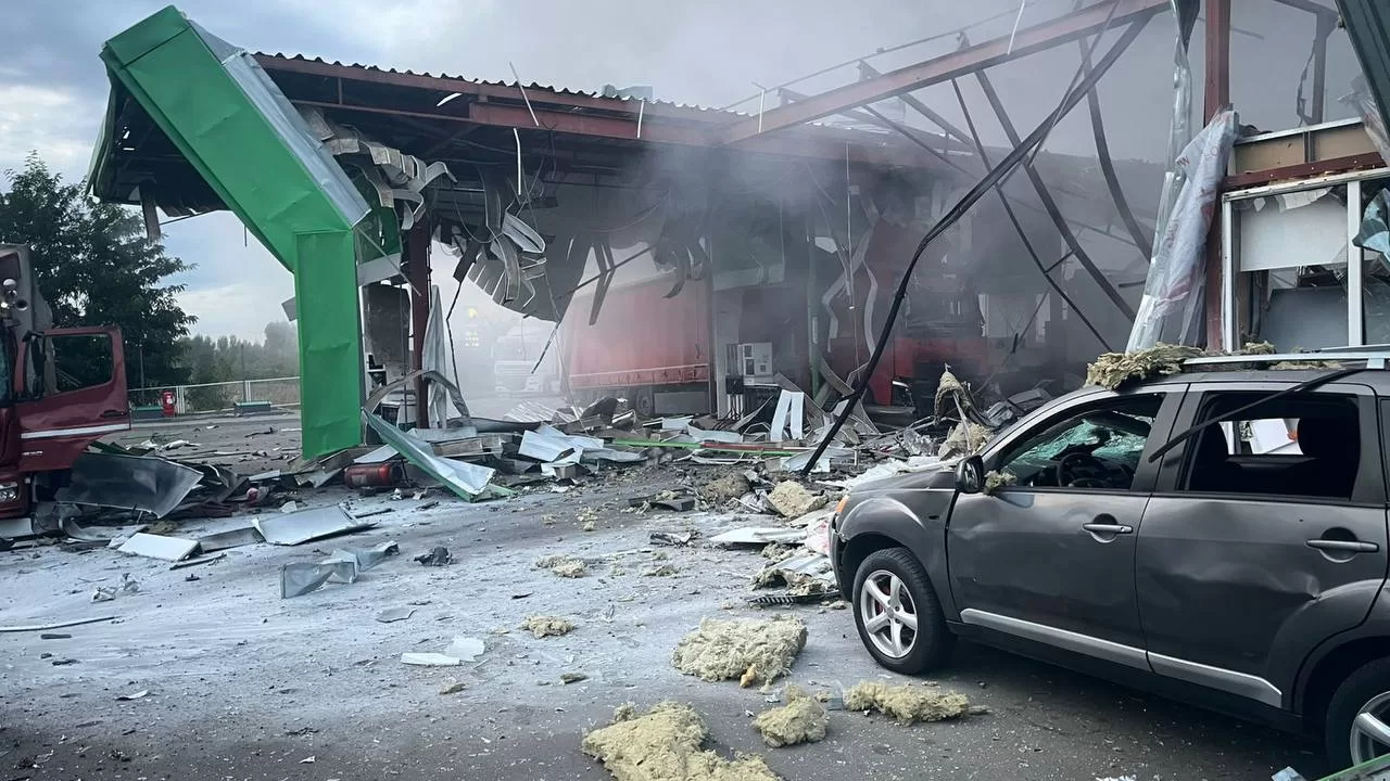  Последствия удара БпЛА по АЗС / Фото: Полтавская ОВА