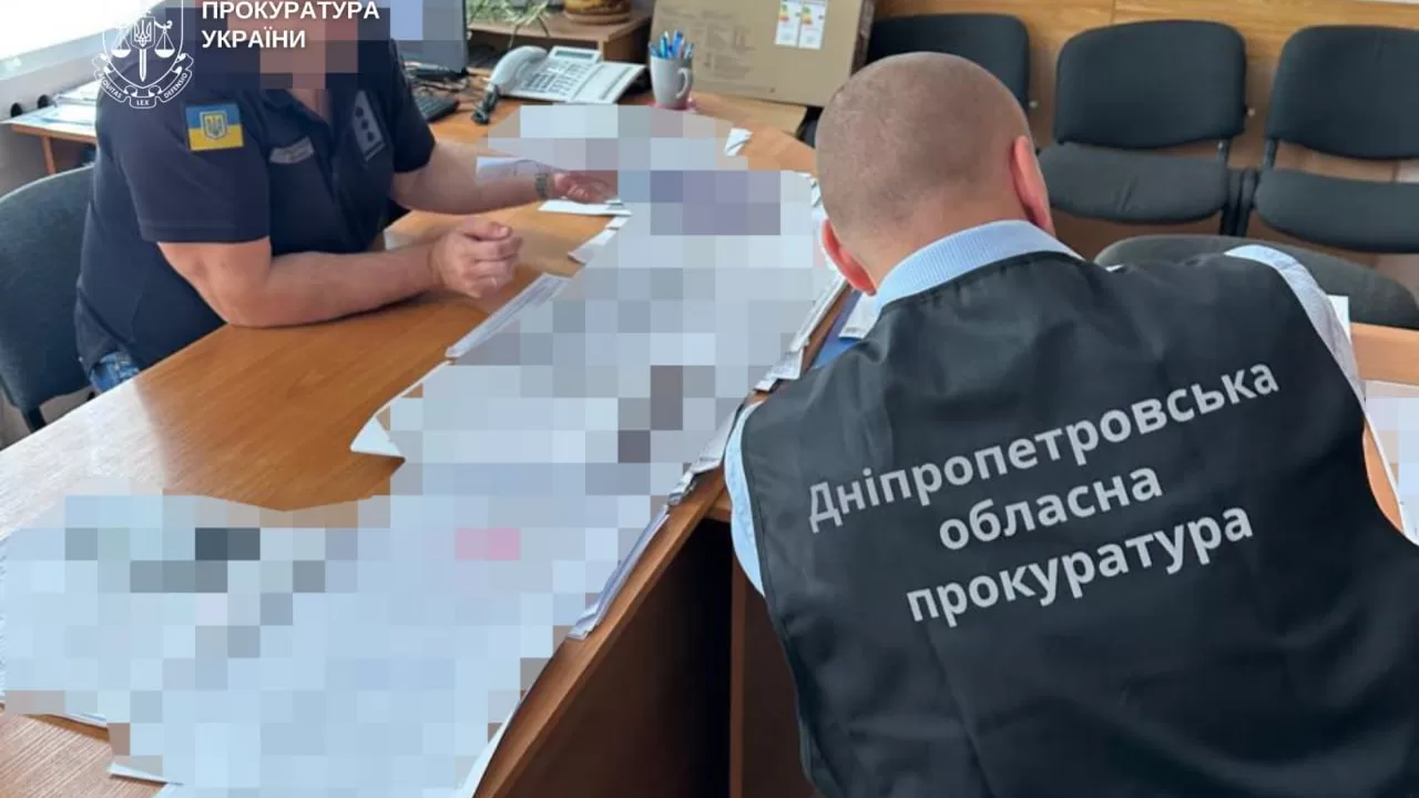 Повідомлення підозри директору Укрзалізниці / Фото: Дніпропетровська обласна прокуратура