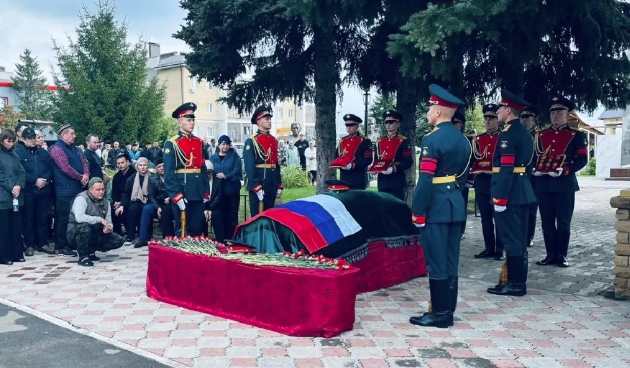 Поховання російського офіцера Шигабутдінова Руслана Гільмановича / Фото з соцмереж
