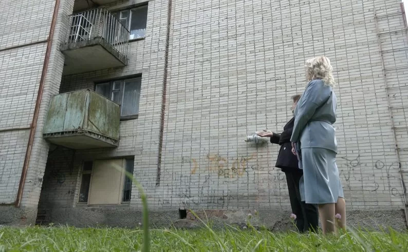 Место падения студентки с балкона общежития в Луцке / Фото: Суспільне Луцьк