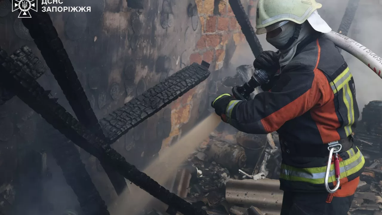 Спасатели Запорожской области на месте обстрела / Фото архивное: ГСЧС