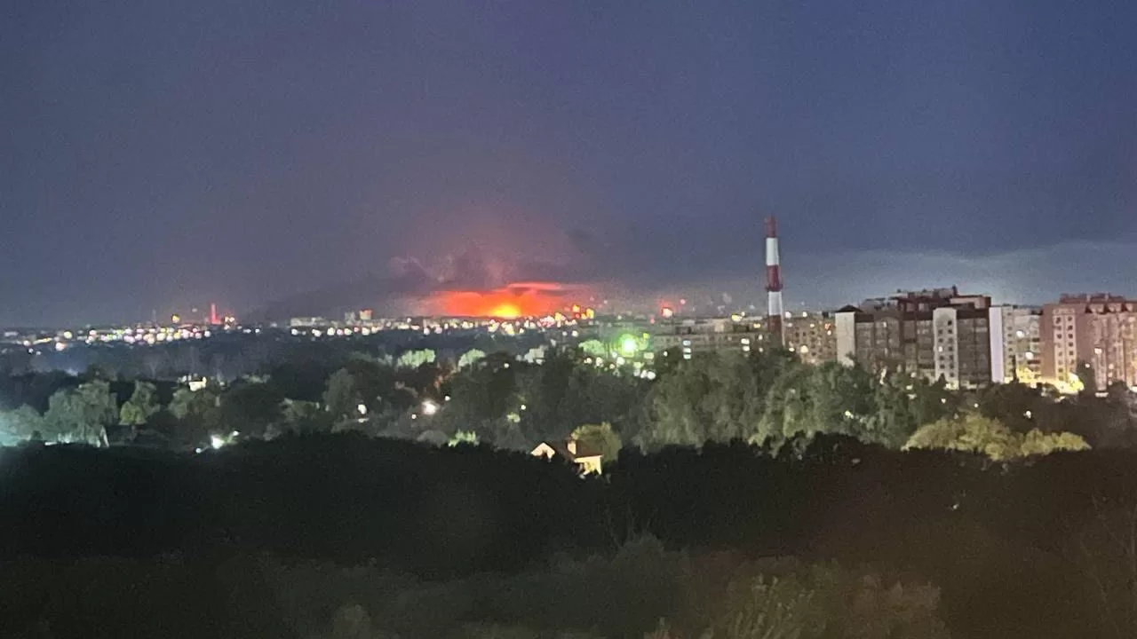 At night, operators of the 14th separate regiment of the Unmanned Systems Forces attacked the Novokuybyshevsk Oil Refinery / Photo from social media