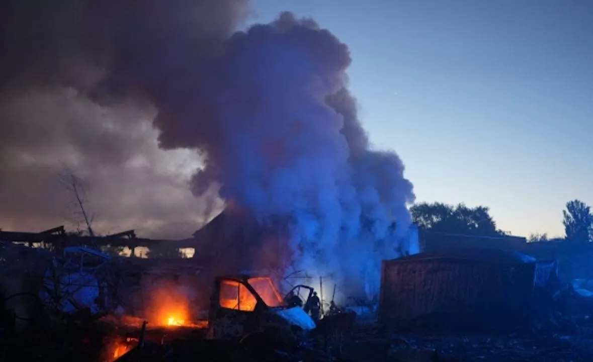 Пожежа на місці авіаудару по Запоріжжю / Фото: Запорізька ОВА