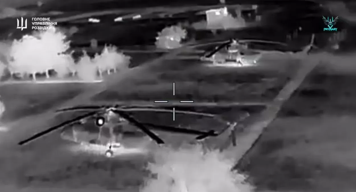 Гелікоптери Мі-8 у Криму / Скриншот