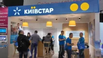 Люди у відділенні Київстар / Фото архівне: znaj.ua