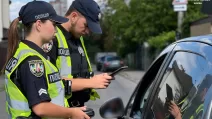 Перевірка документів / Фото: Патрульна поліція Києва