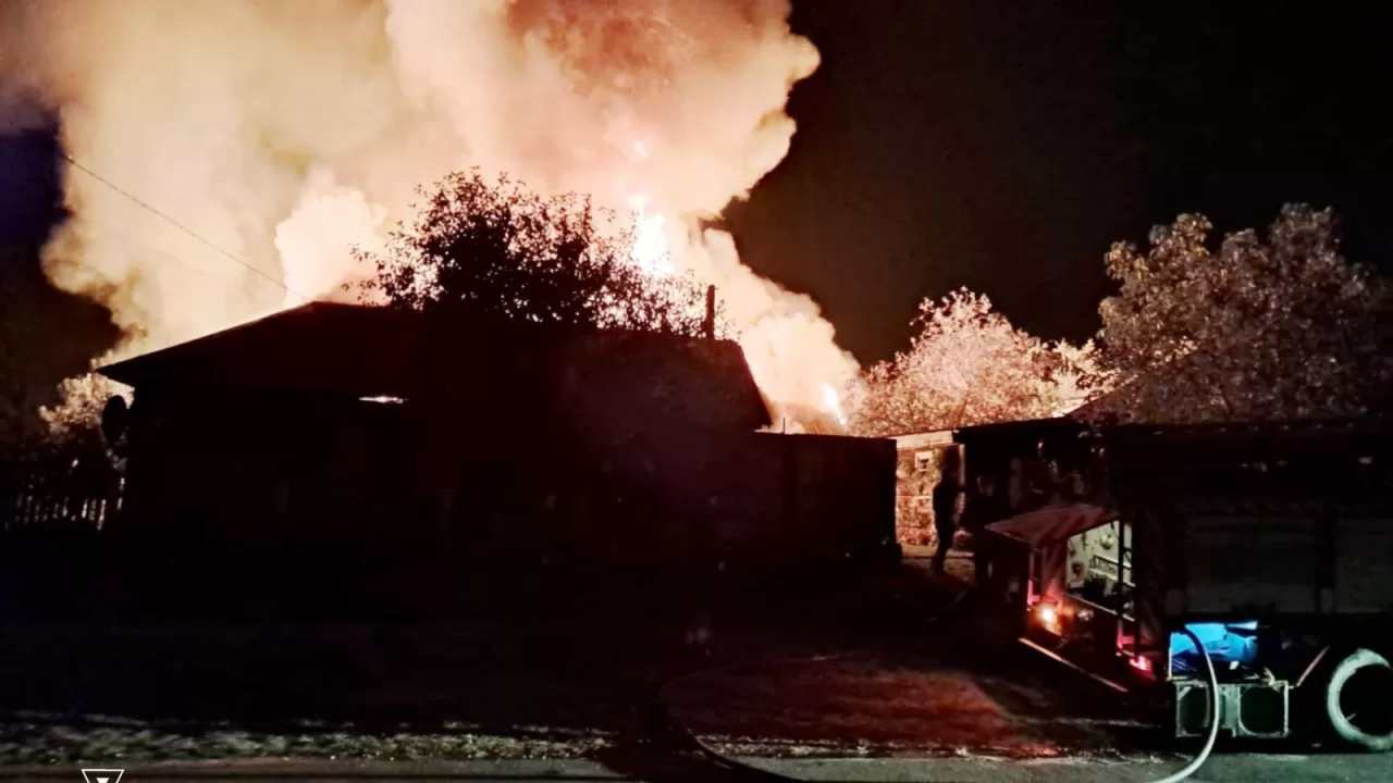 Пожар на месте обстрела / Фото иллюстративное: ГСЧС Черниговской области