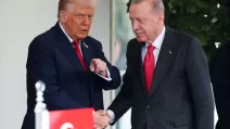 U.S. President Donald Trump greets Turkish President Recep Tayyip Erdogan at the White House in Washington, September 25, 2025 / Photo: REUTERS