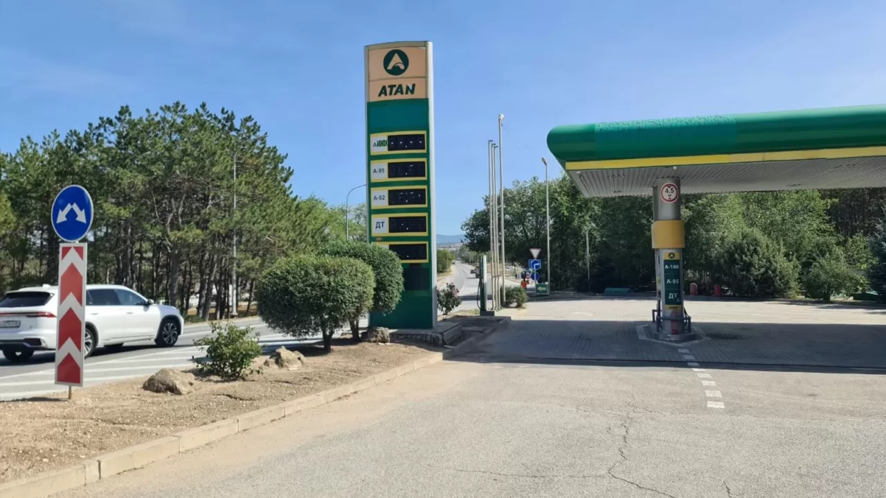 The local ATAN petrol station chain is forced to close its stations / Photo: RFE/RL