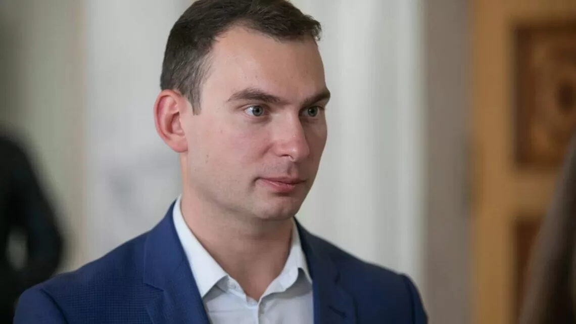 Ресейлік әйел жұмыс сұхбатында шешінген