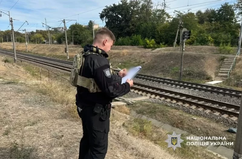 На железной дороге в Одессе погибла пожилая женщина, которая переходила пути в неустановленном месте / Фото: Нацполиция
