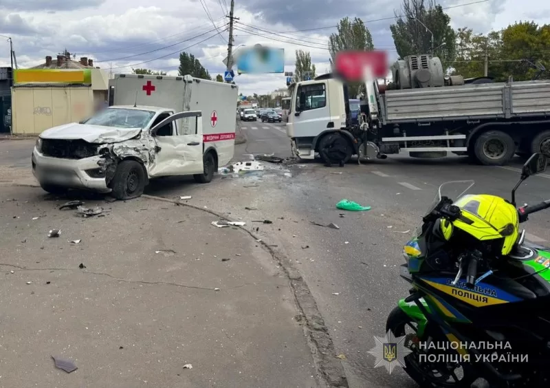 Грузовик врезался в "скорую" в Одессе / Фото: Нацполиция