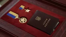 Звання Герой України — державна нагорода України, найвищий ступінь відзнаки, що надається громадянам України за здійснення визначного геройського вчинку або видатного трудового досягнення / Фото: ОП