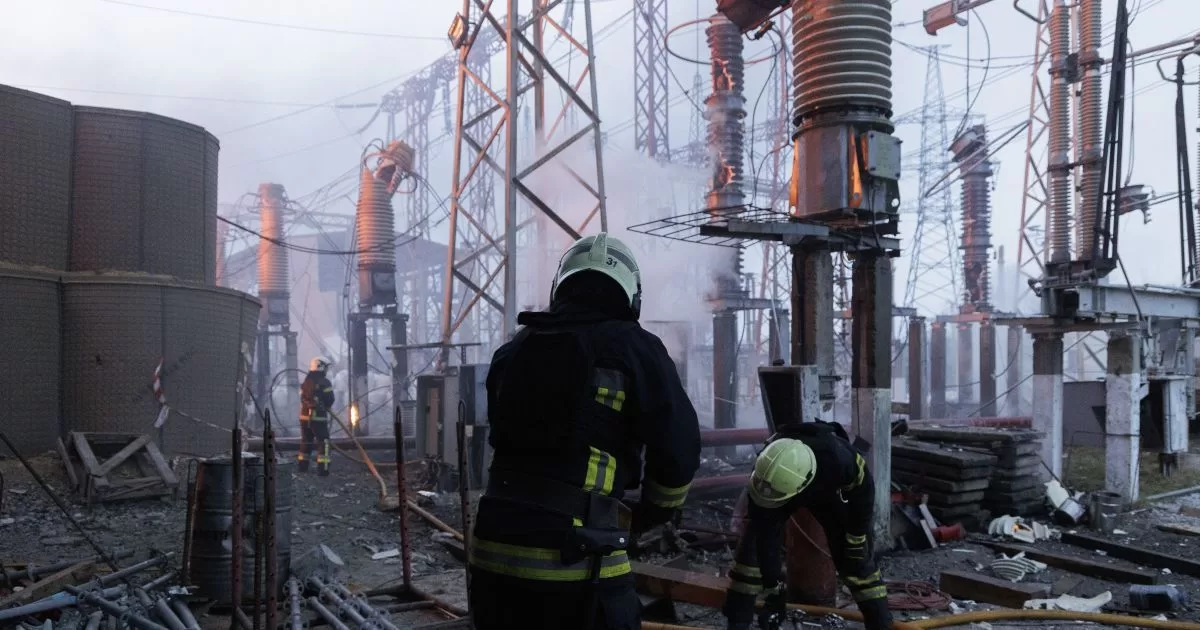 Наслідки російського обстрілу об'єкту енергетики / Фото архівне: Associated Press 