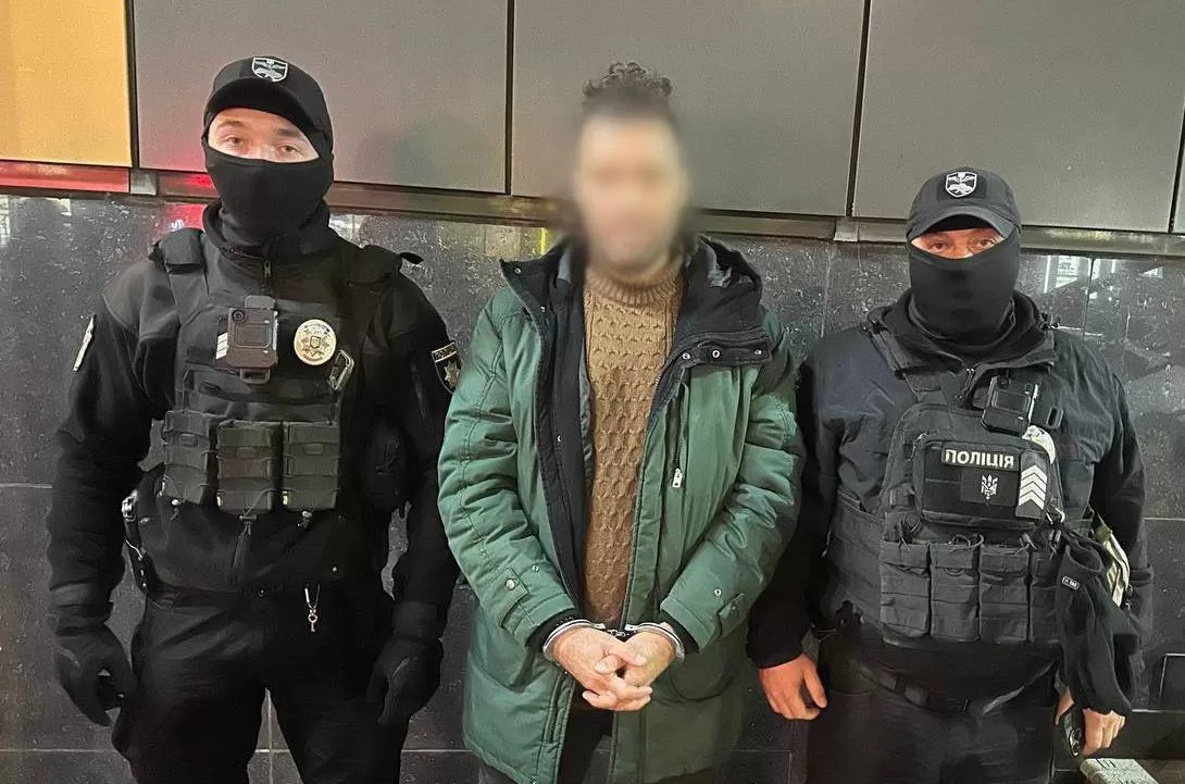 Затриманий водій Mercedes / Фото: Поліція Києва