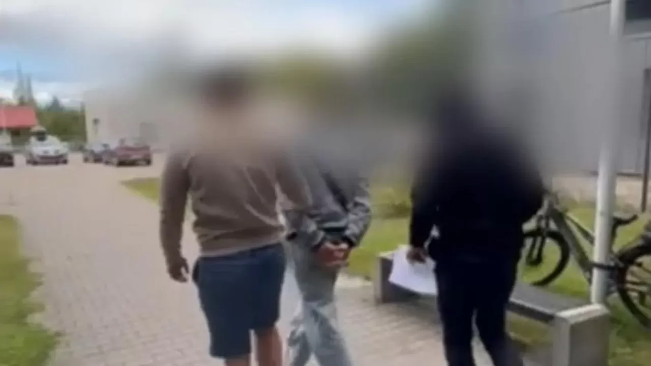 Задержание одного из подозреваемых в нападении на украинца / Скриншот