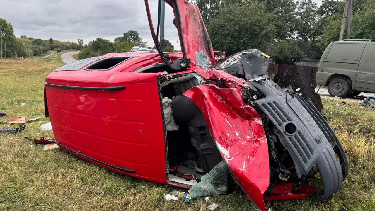 Пошкоджений у ДТП Volkswagen Caddy / Фото: Поліція Київщини 