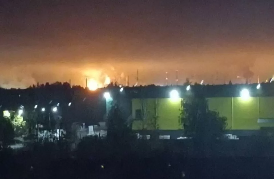 Пожежа на НПЗ у Ленінградській області / Фото: t.me/exilenova_plus 