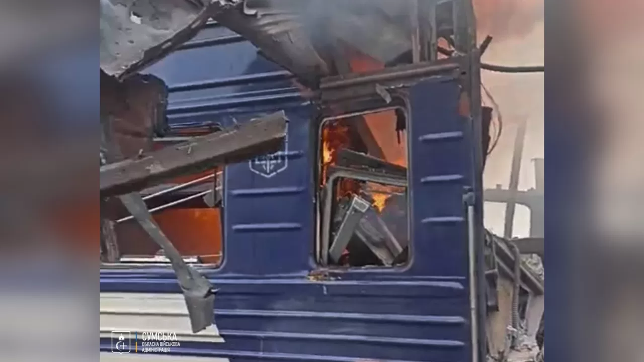 A train carriage destroyed by shelling on the Shostka-Kyiv route / Photo: Sumy Regional State Administration