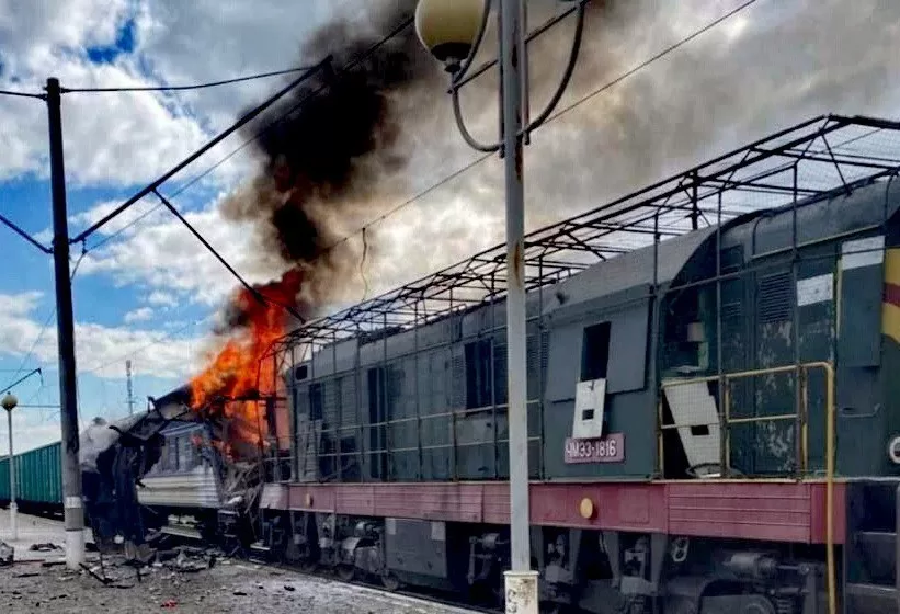 Damaged train / Photo: Ukrzaliznytsia