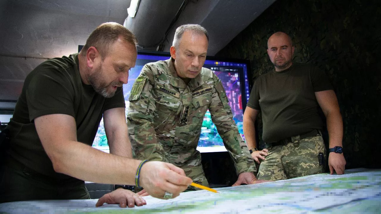 Олександр Сирський на одному з напрямків фронту / Фото: t.me/osirskiy