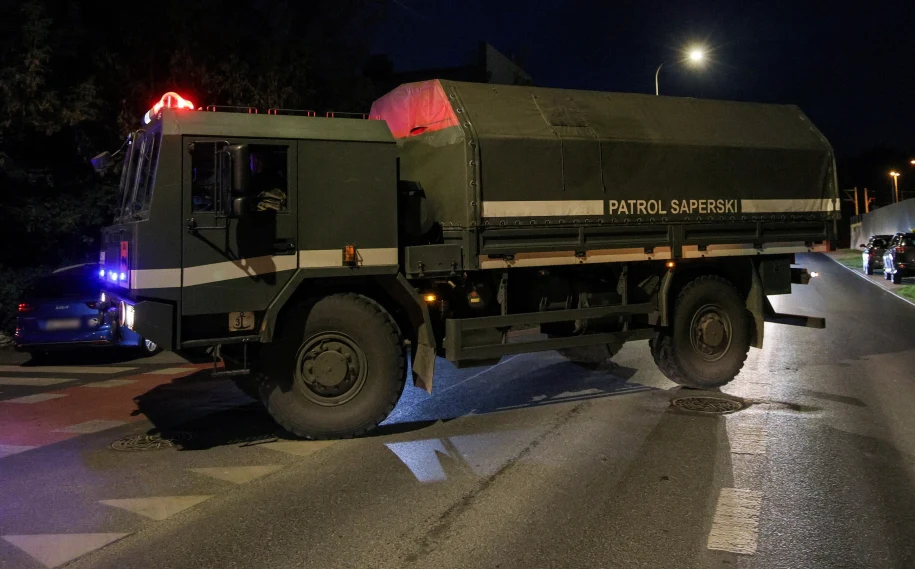 Military gendarmerie works at the site of a drone crash in Mazovia, Poland / Photo: Rafal Guz/PAP