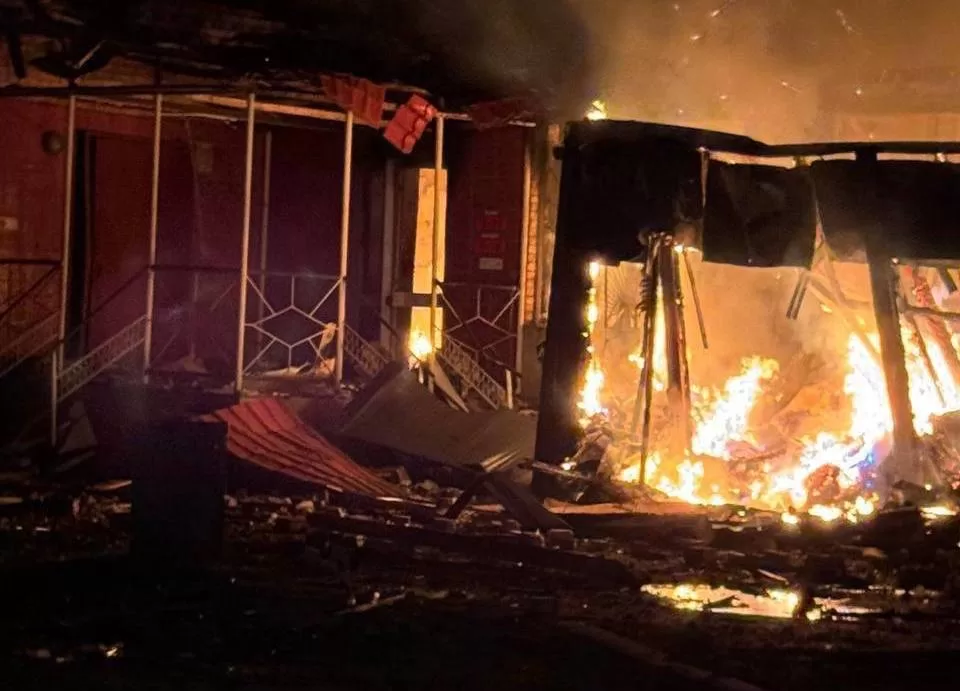 Пожежа після удару по відділенню "Нової пошти" на Донеччині / Фото: "Нова пошта"