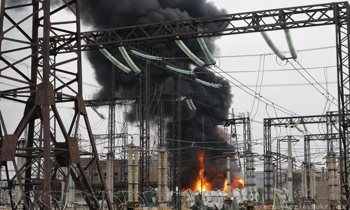 Ілюстративне фото трансформаторні підстанції після російської атаки / Фото: Сергій Козлов/Facebook