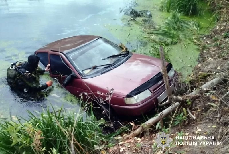 Машина з тілами матері та дитини / Фото: ГУНП в Полтавській області
