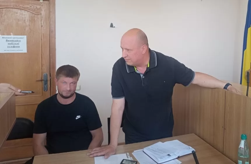 Сергій Воловик з адвокатом у суді / Фото: Укрінформ