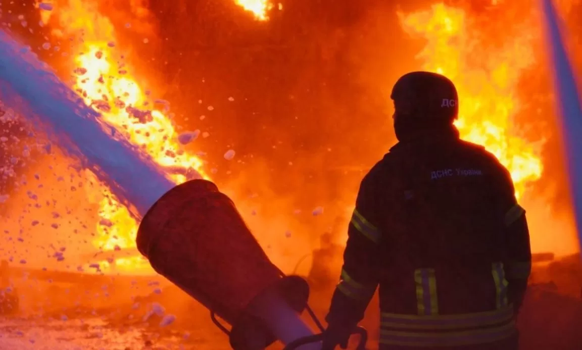 Рятувальники на місці пожежі / Фото ілюстративне: ДСНС