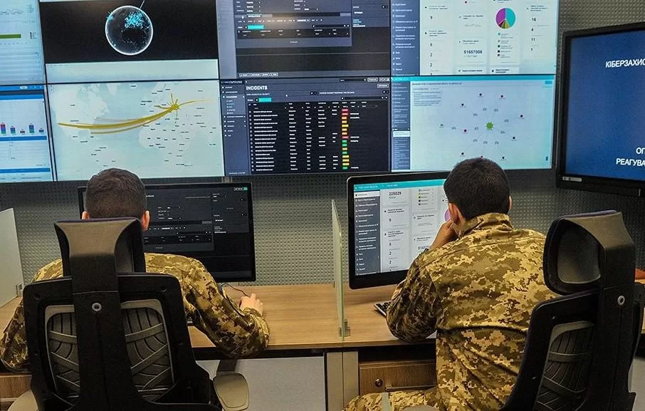Кіберфахівці ЗСУ / Фото: АрміяInform