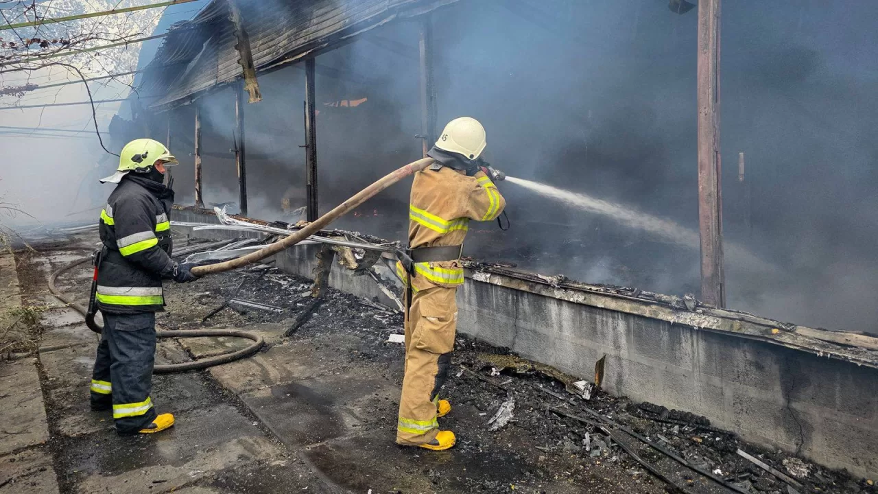 Спасатели ликвидируют последствия атаки на Одесскую область / Фото ГСЧС