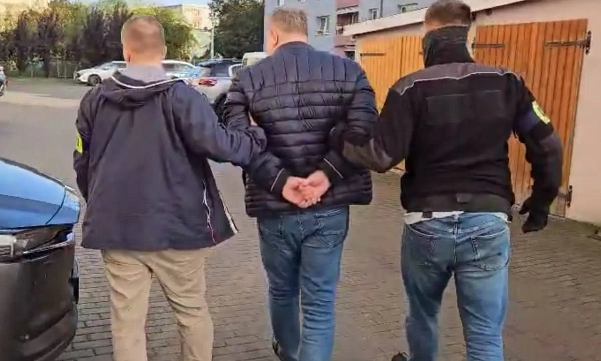 Задержание подозреваемого в распространении детского порно / Фото: Полиция Киева